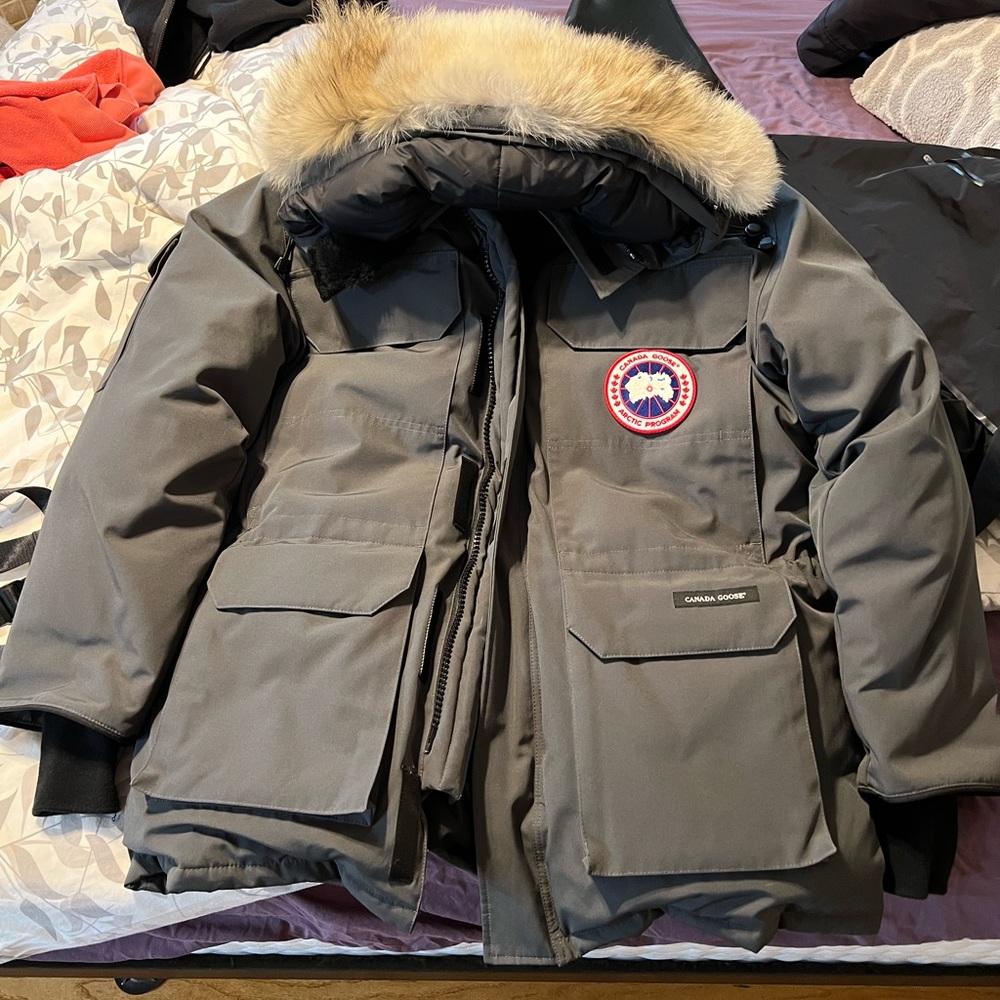 NWT Canada Goose Expedition Parka Mint condition